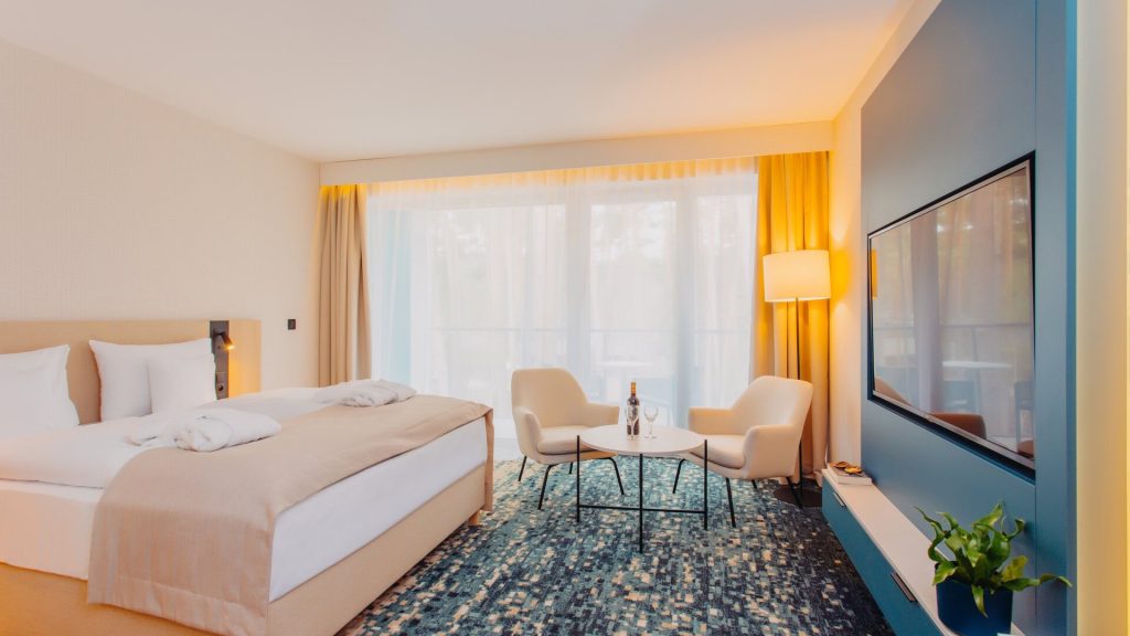 Nowoczesny apartament inwestycyjny nad morzem – komfortowe wnętrze apartamentu na wynajem