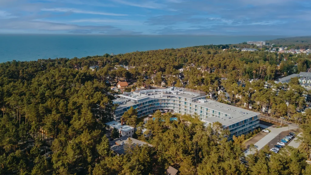 Apartamenty inwestycyjne Linea Mare nad morzem – nowoczesny kompleks apartamentowy w otoczeniu lasu blisko plaży