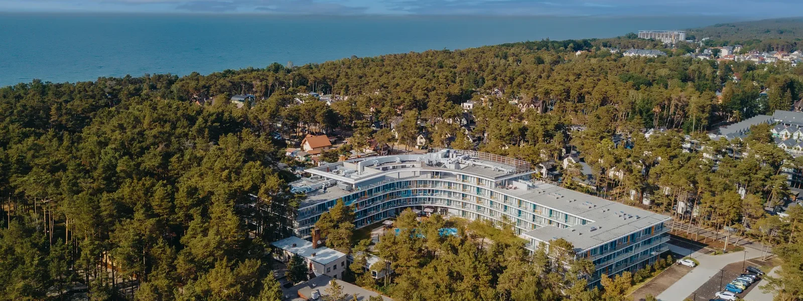 Apartamenty inwestycyjne Linea Mare nad morzem – nowoczesny kompleks apartamentowy w otoczeniu lasu blisko plaży